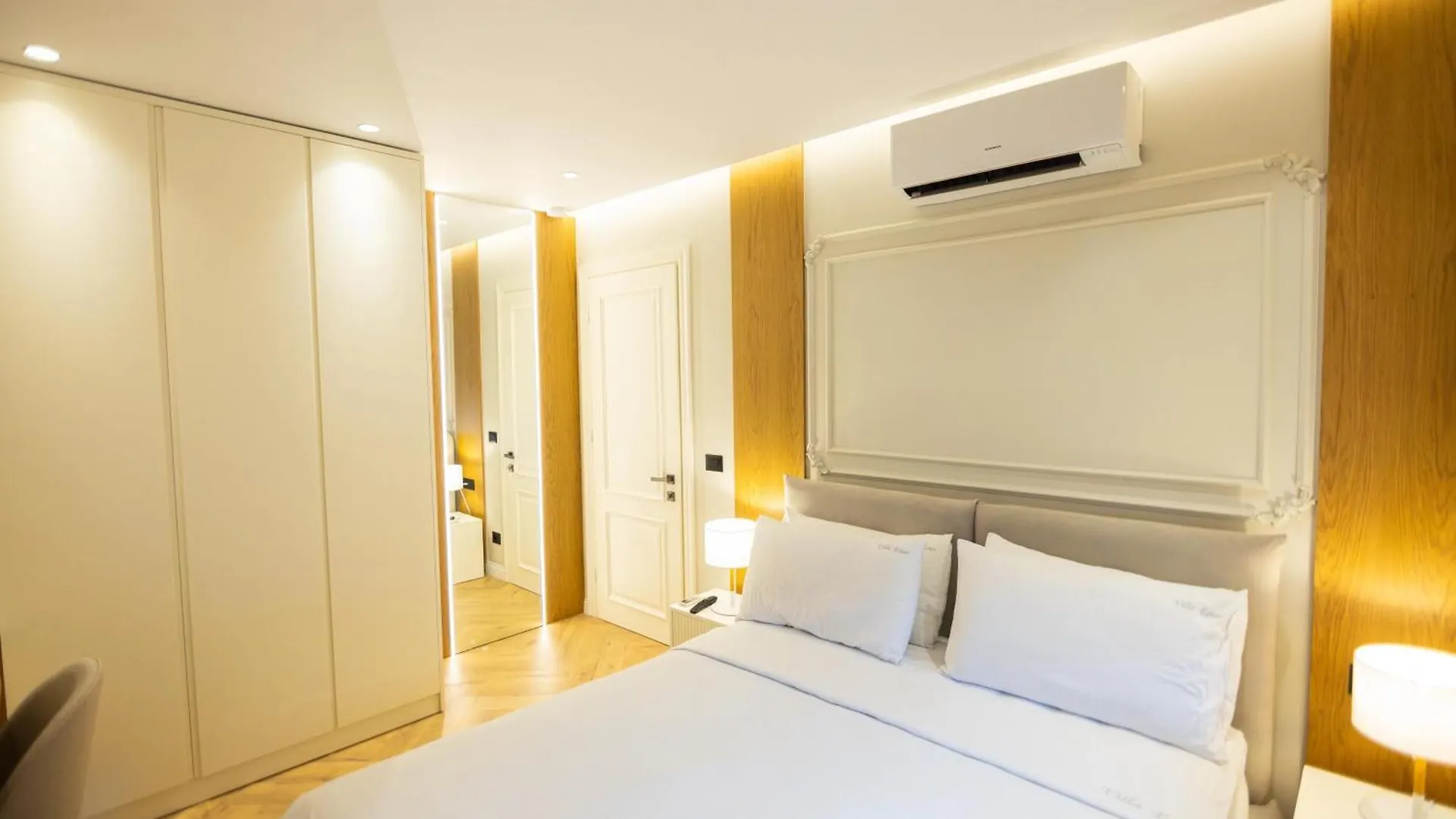 Ami'S Apartments كورتشي