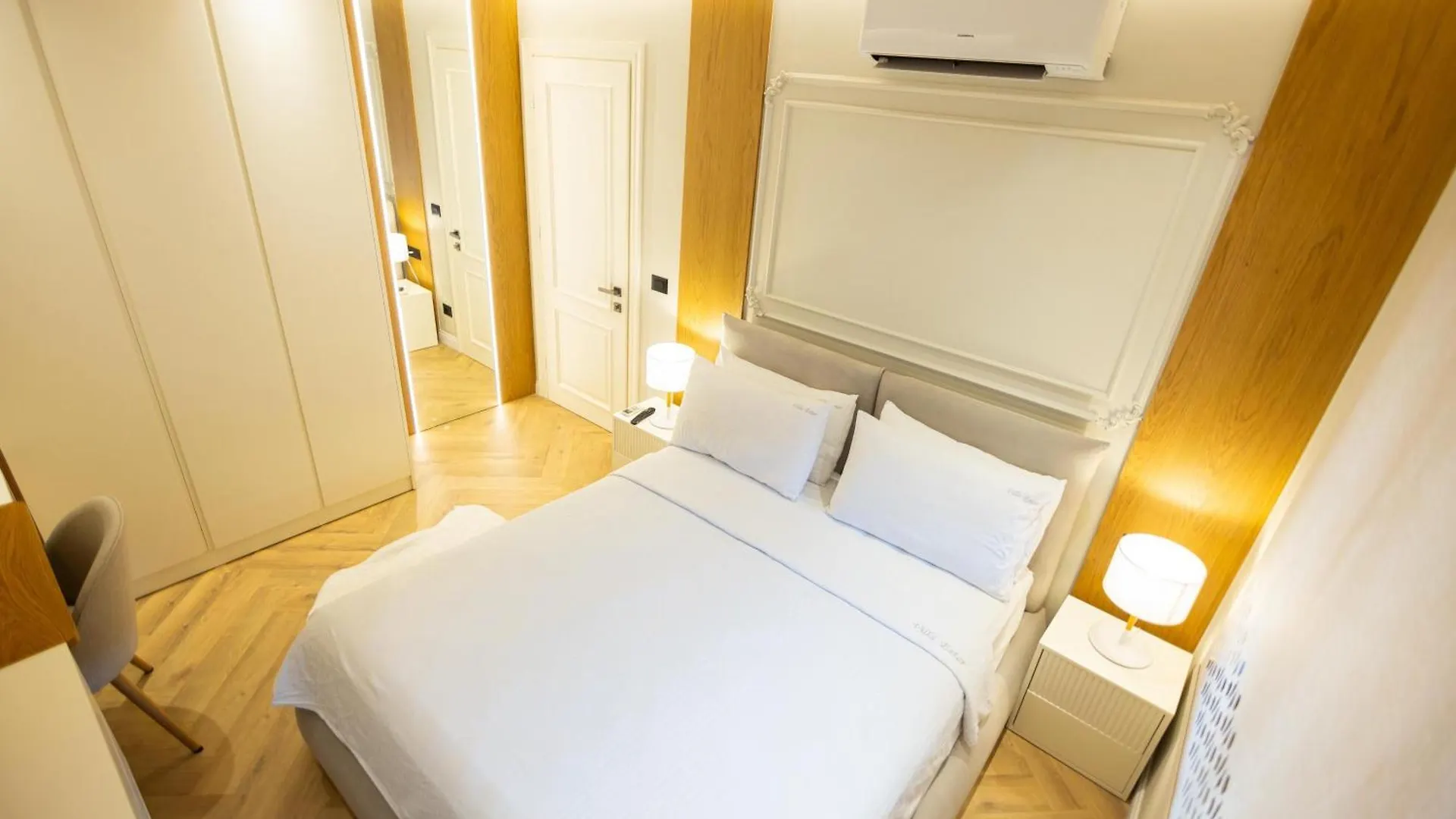 Ami'S Apartments كورتشي 0*,