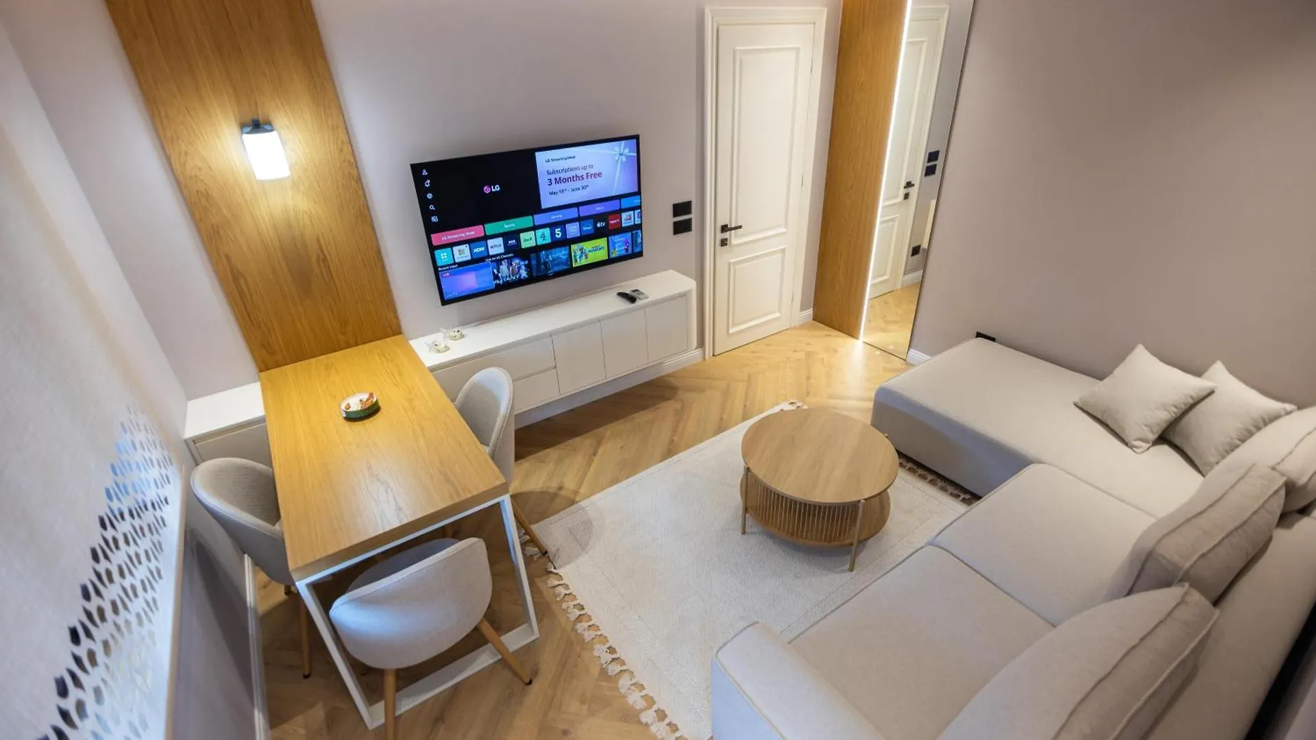 Ami'S Apartments كورتشي